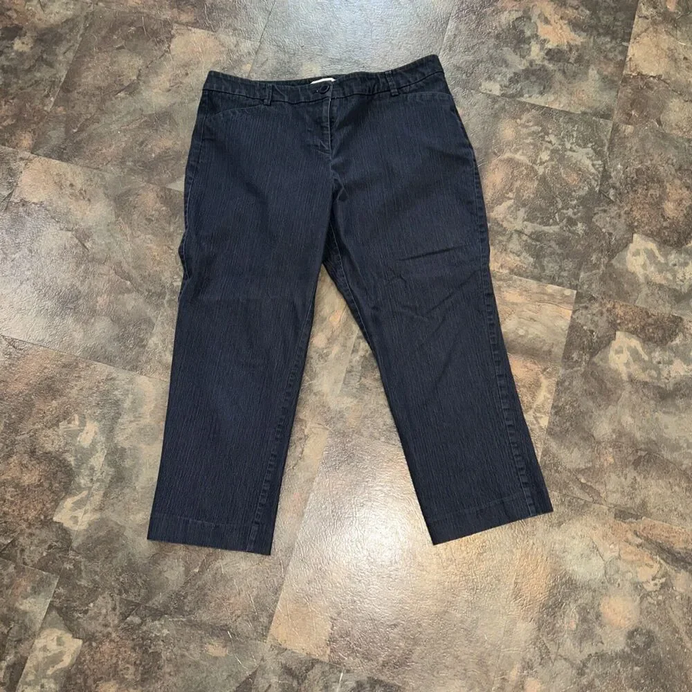 New York & Co. Stretch Casual Women's Dark Denim Dressy Capris Sz 10 33” x 23” - Picture 1 of 4